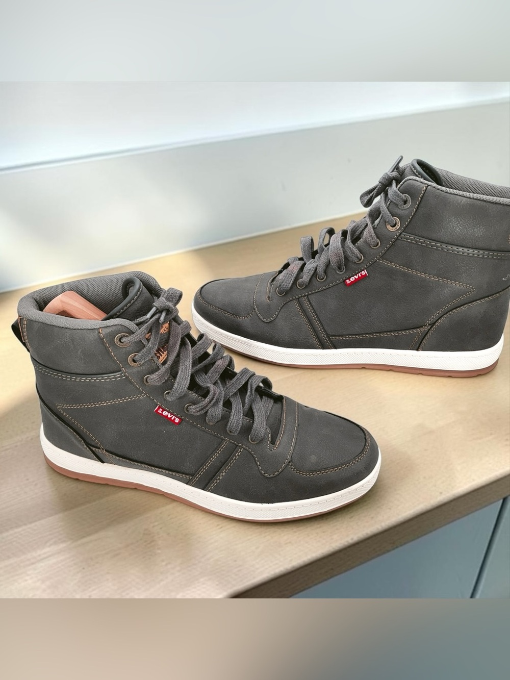 Levi’s Men’s High Top Sneakers Gray Lace Up Casual Shoes Size 11 - Picture 2 of 8